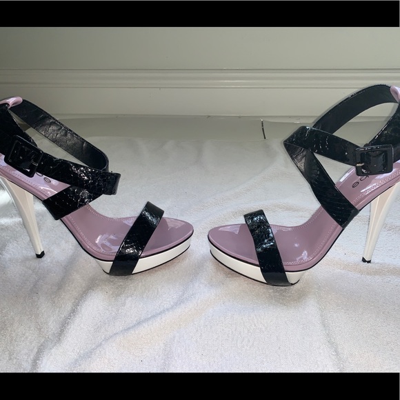 BeBe toe strap cross Ankle clasp in Lilac. Blk. Wt - Picture 3 of 7